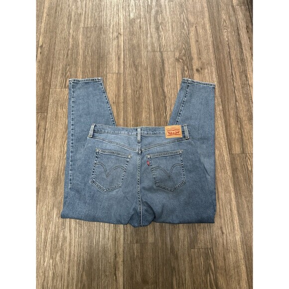 Levi’s Jeans Womens Size 33 High Waisted High Rise Mom Tapered Med‎ Wash - Picture 1 of 10